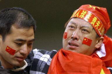 你还记得13年前中国球迷最经典的一个镜头吗